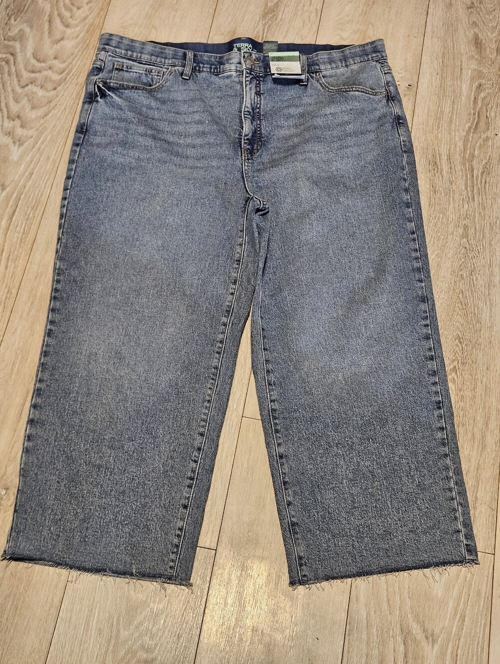Terra & Sky Womens 22W Wide Leg Ankle Jeans Charlotte Wash Raw Hem NWT